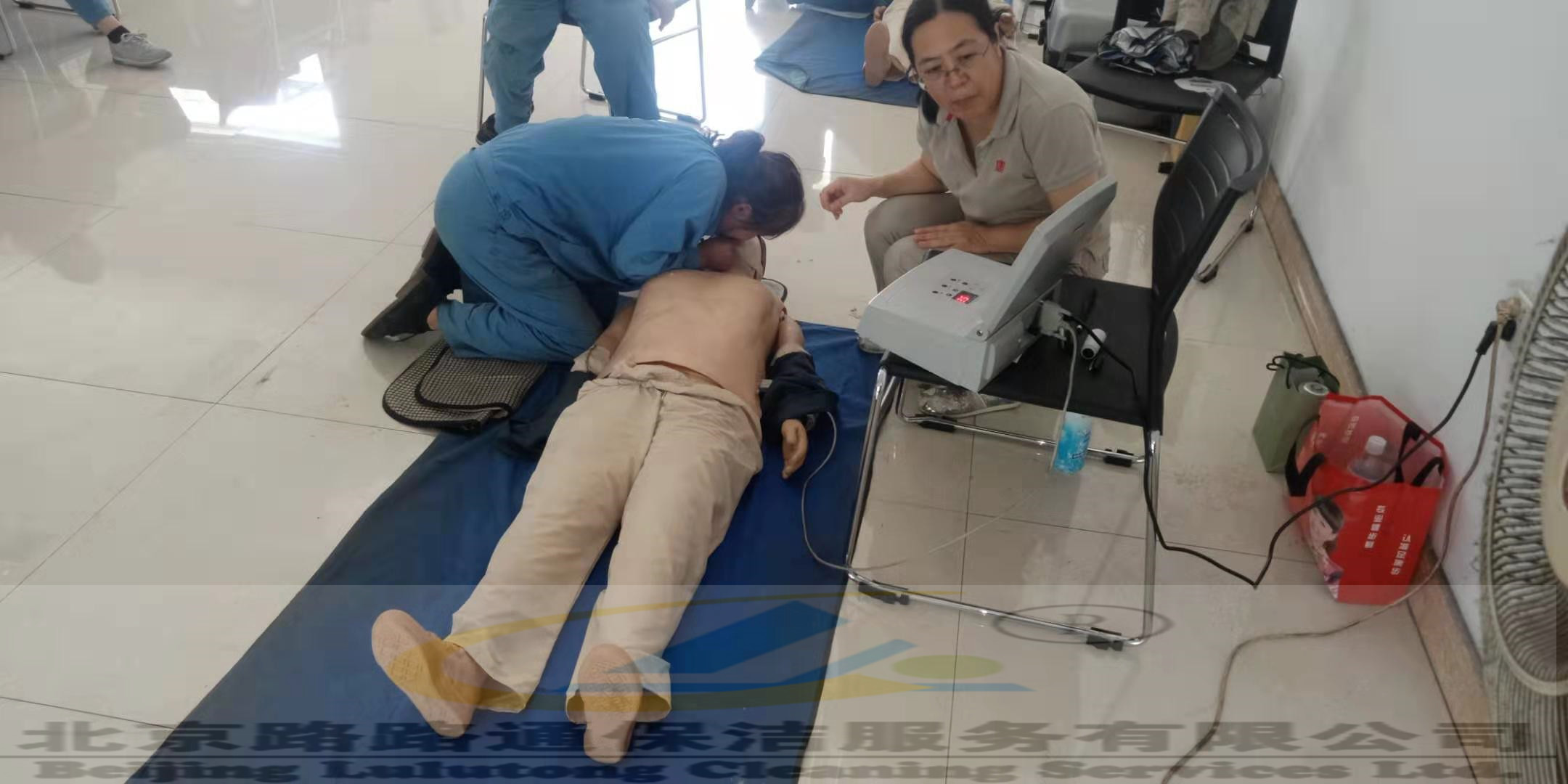 员工参加急救实操学习(图1)